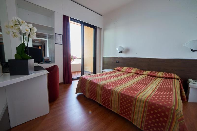 Hotel Concorde อาโรนา ภายนอก รูปภาพ