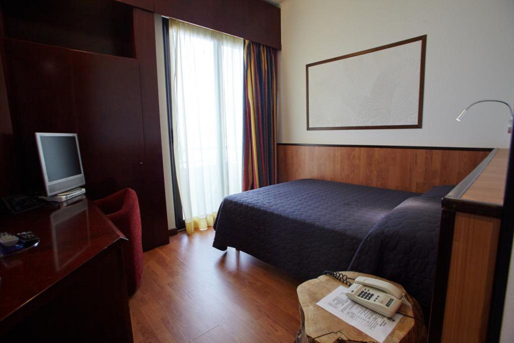 Hotel Concorde อาโรนา ภายนอก รูปภาพ
