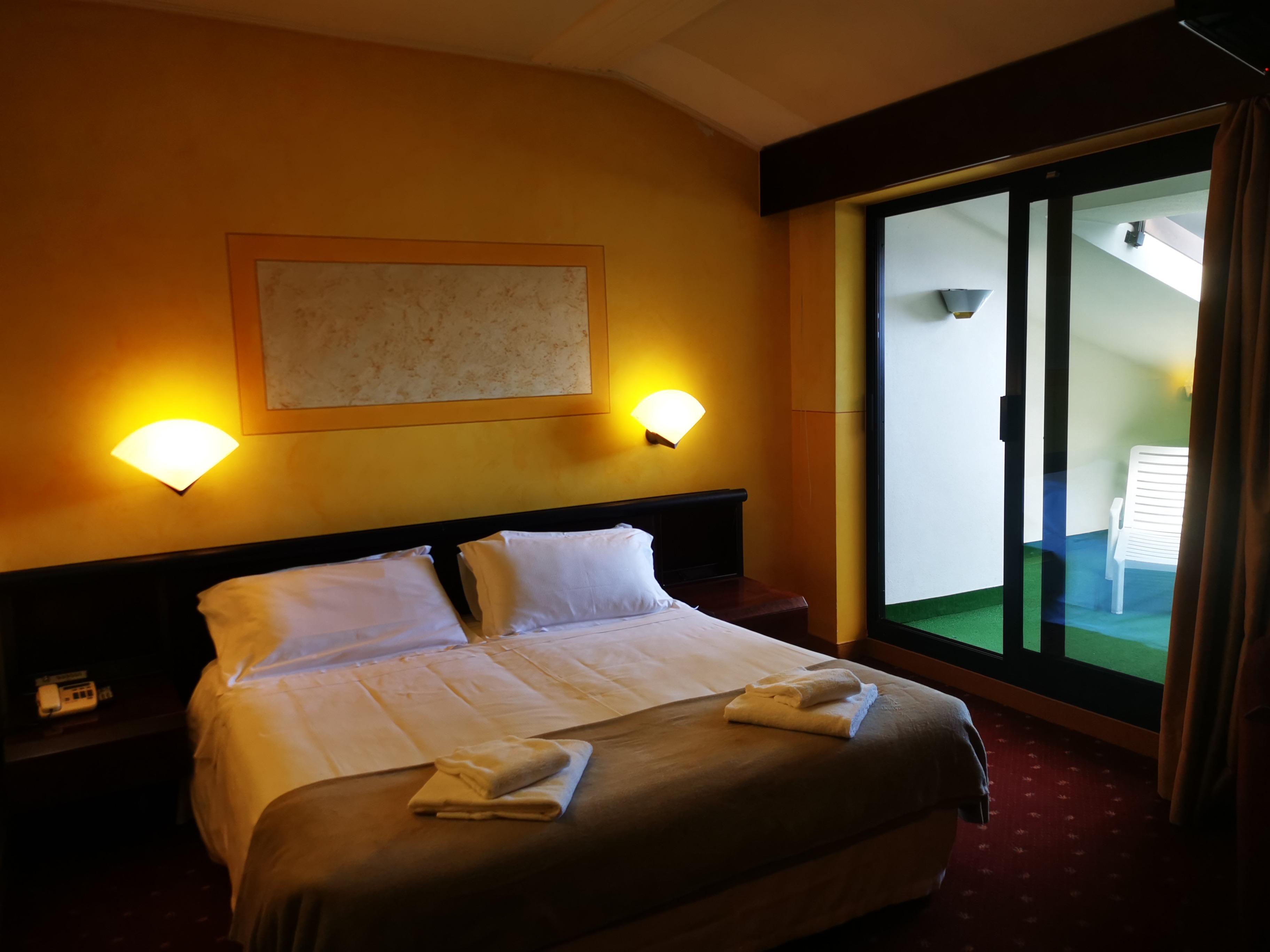 Hotel Concorde อาโรนา ภายนอก รูปภาพ