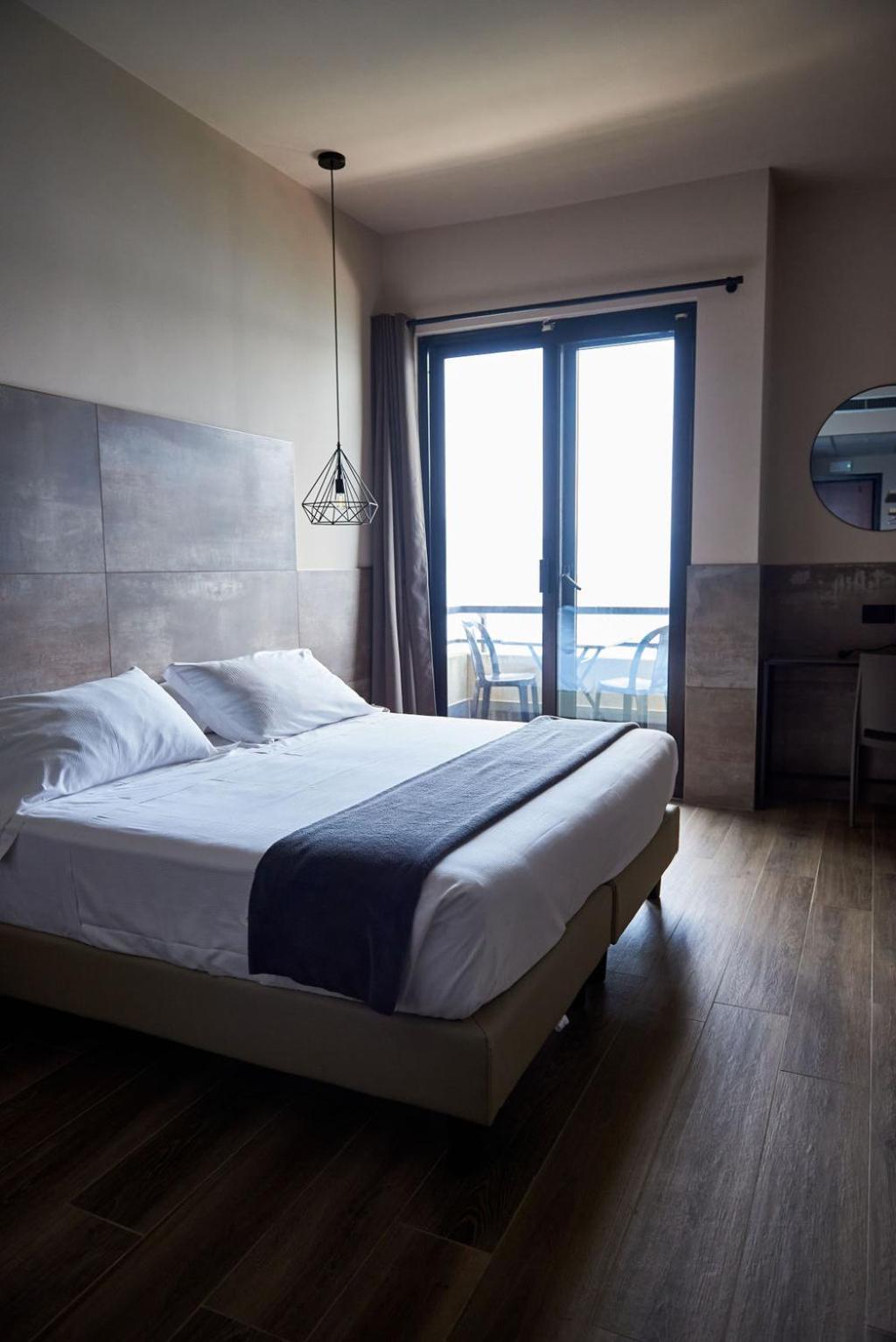 Hotel Concorde อาโรนา ภายนอก รูปภาพ